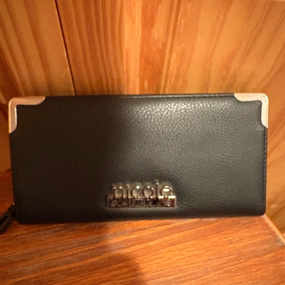 Nicole by Nicole Miller Womens
Pebbled Pvc Leather Zip/Snap Black
Wallet - Picture 4 of 12